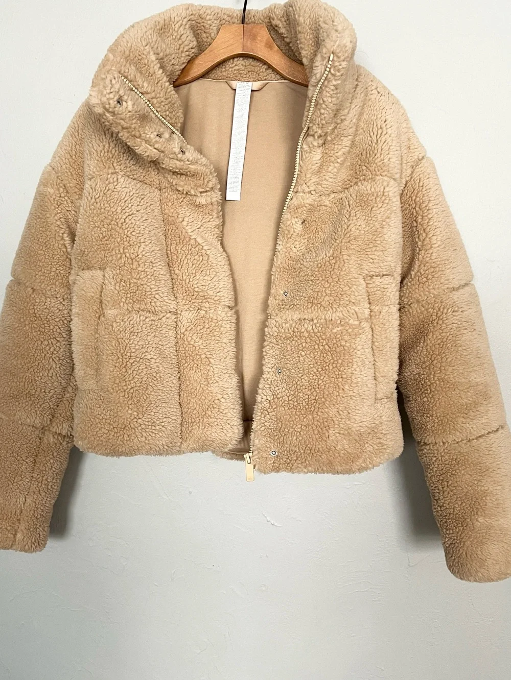 Alo Yoga Snow Angel Sherpa Puffer Jacket XS Beige Teddy Fleece Cropped